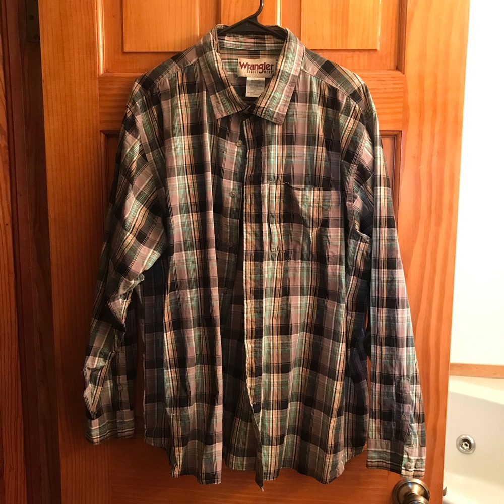 Wrangler Rugged Wear Shirt. Smoke free home.